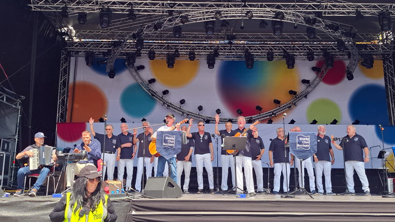 DCF Bochum - Shanty Chor auf der Bühne