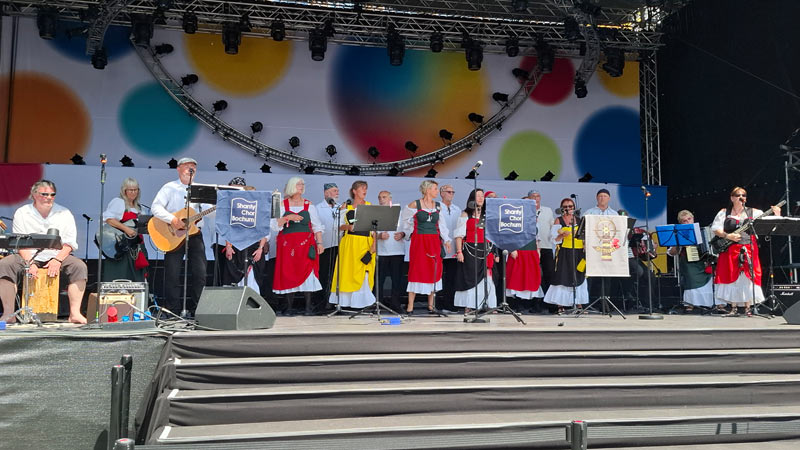 DCF Seeteufel - Shanty Chor auf der Bühne -